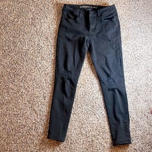 American Eagle super stretch Jeggings. Black size 8 womens. Distressed